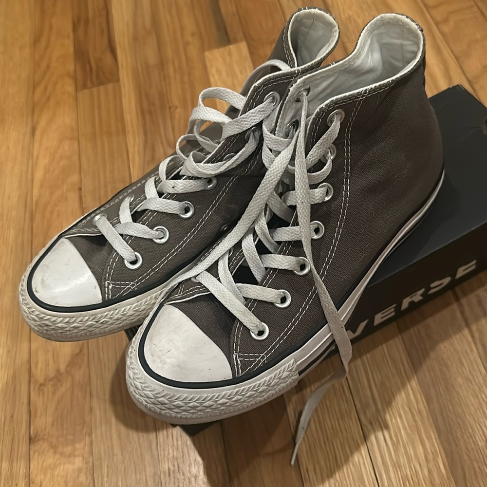 Grey converse